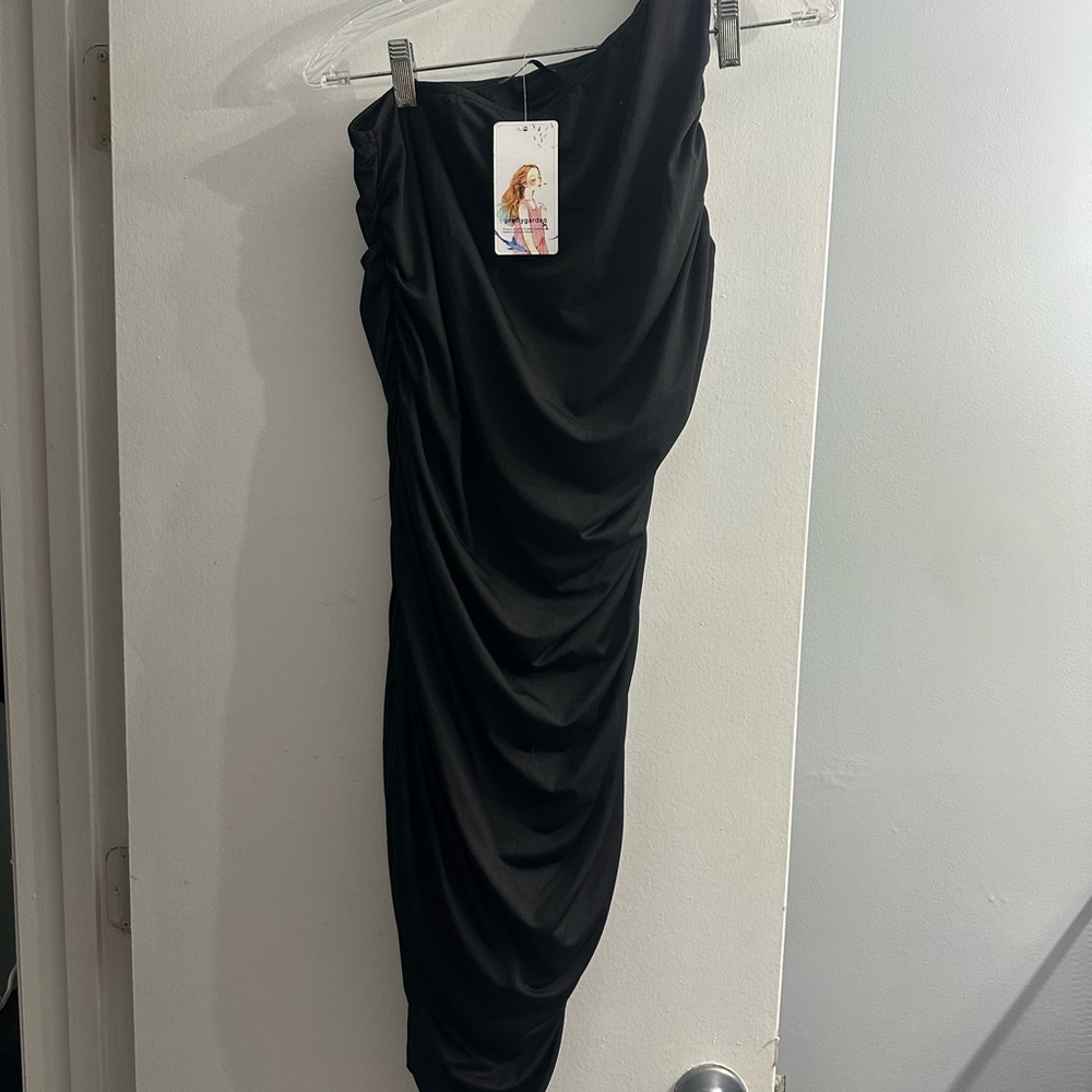 Elegant Black One-Shoulder Dress